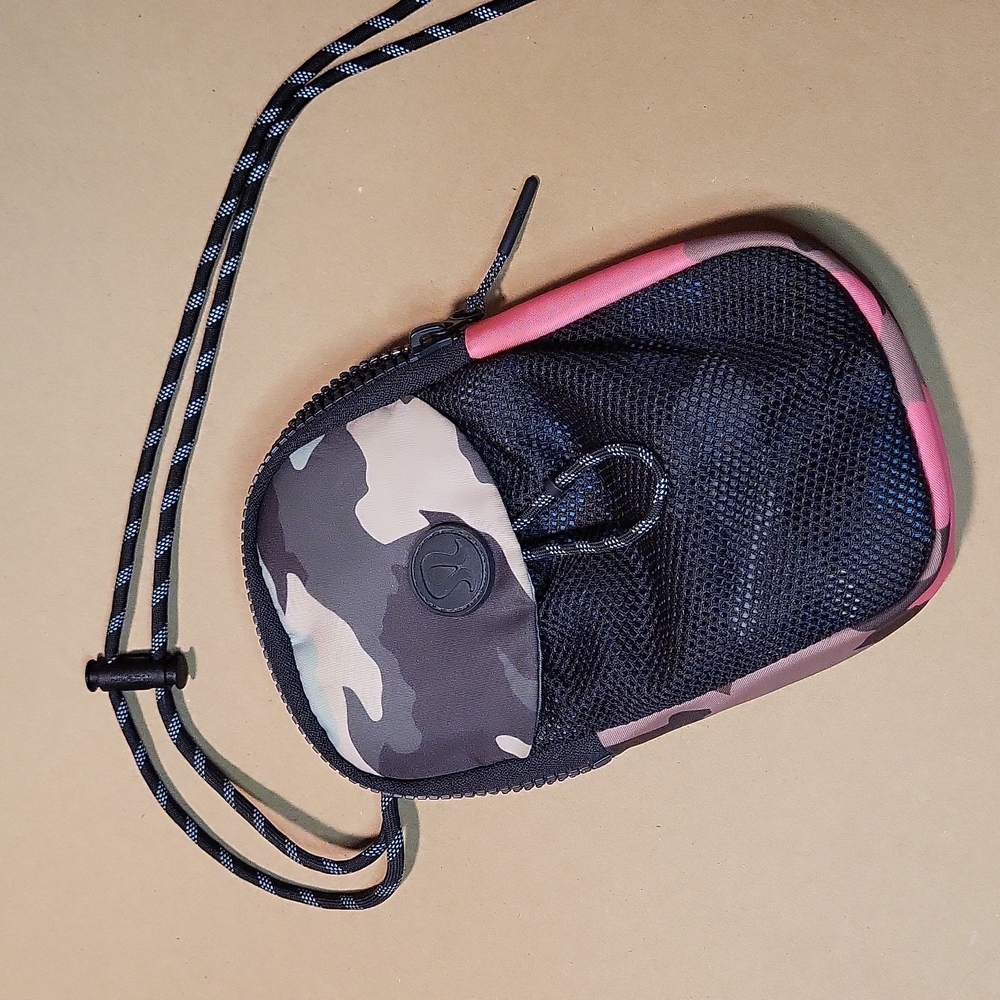 Lululemon • Take It On Crossbody Pouch